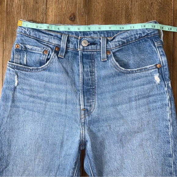 Levi’s 501 jeans Women’s Light Wash Distressed Tapered High Rise 90s - Picture 4 of 14